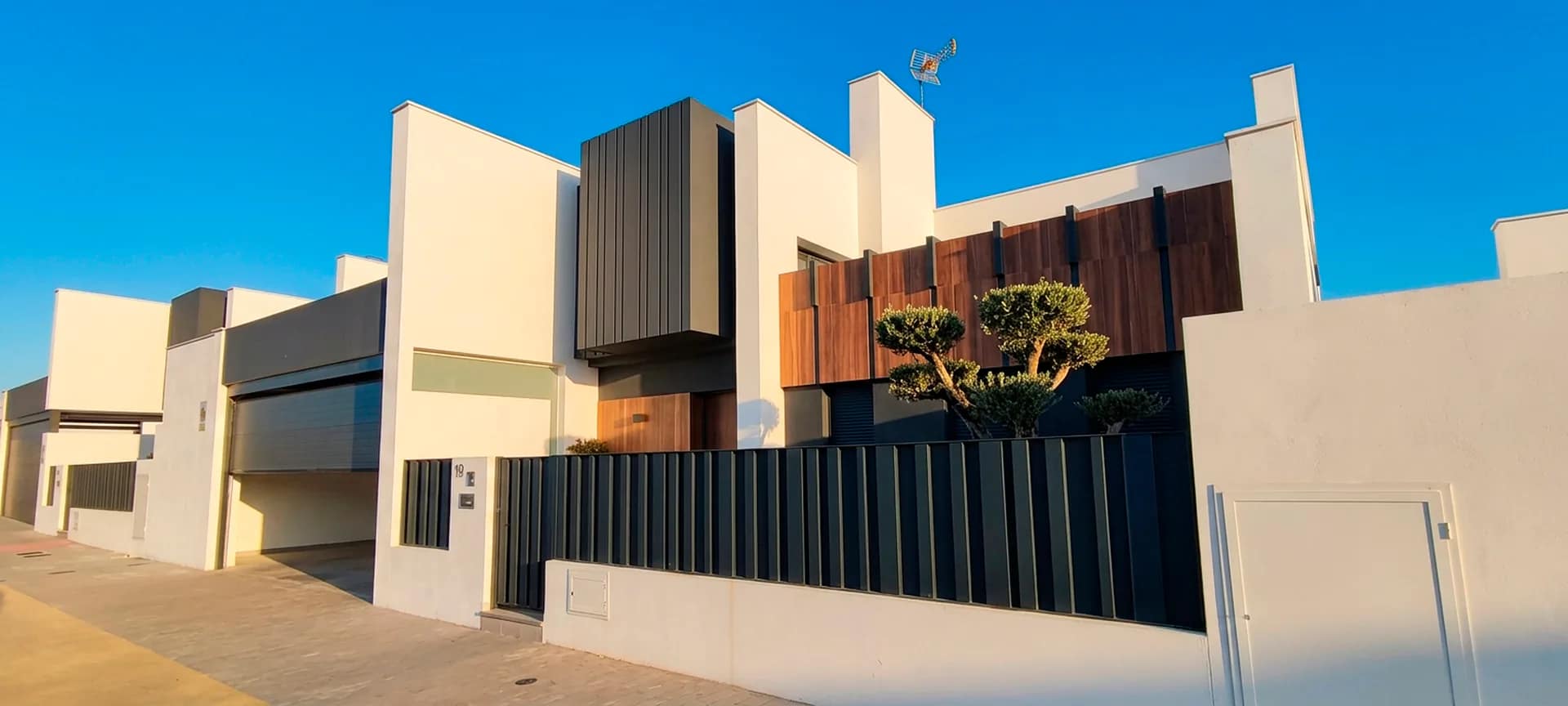 Astoria Residencial en Toledo: vivienda con celosía de madera