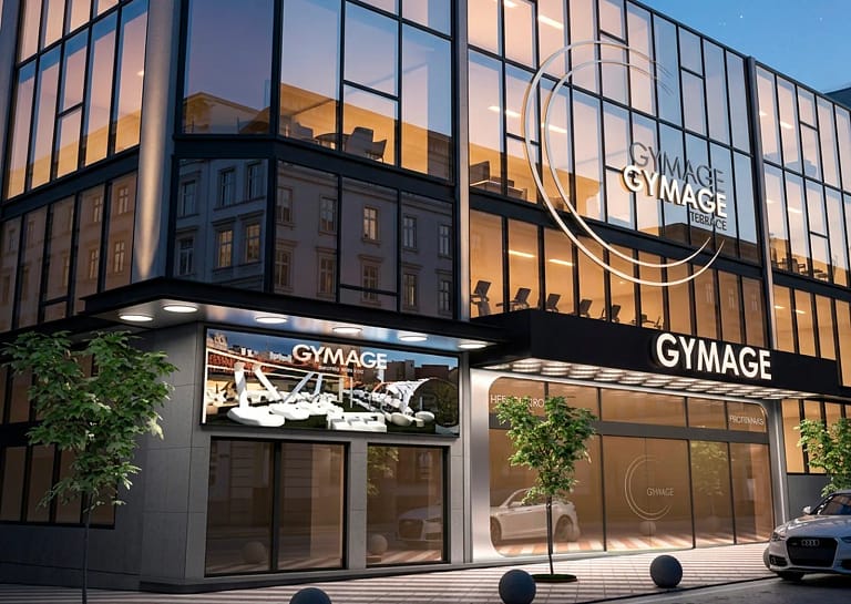 Gimnasio GYMAGE en Madrid: fachada acristalada de noche